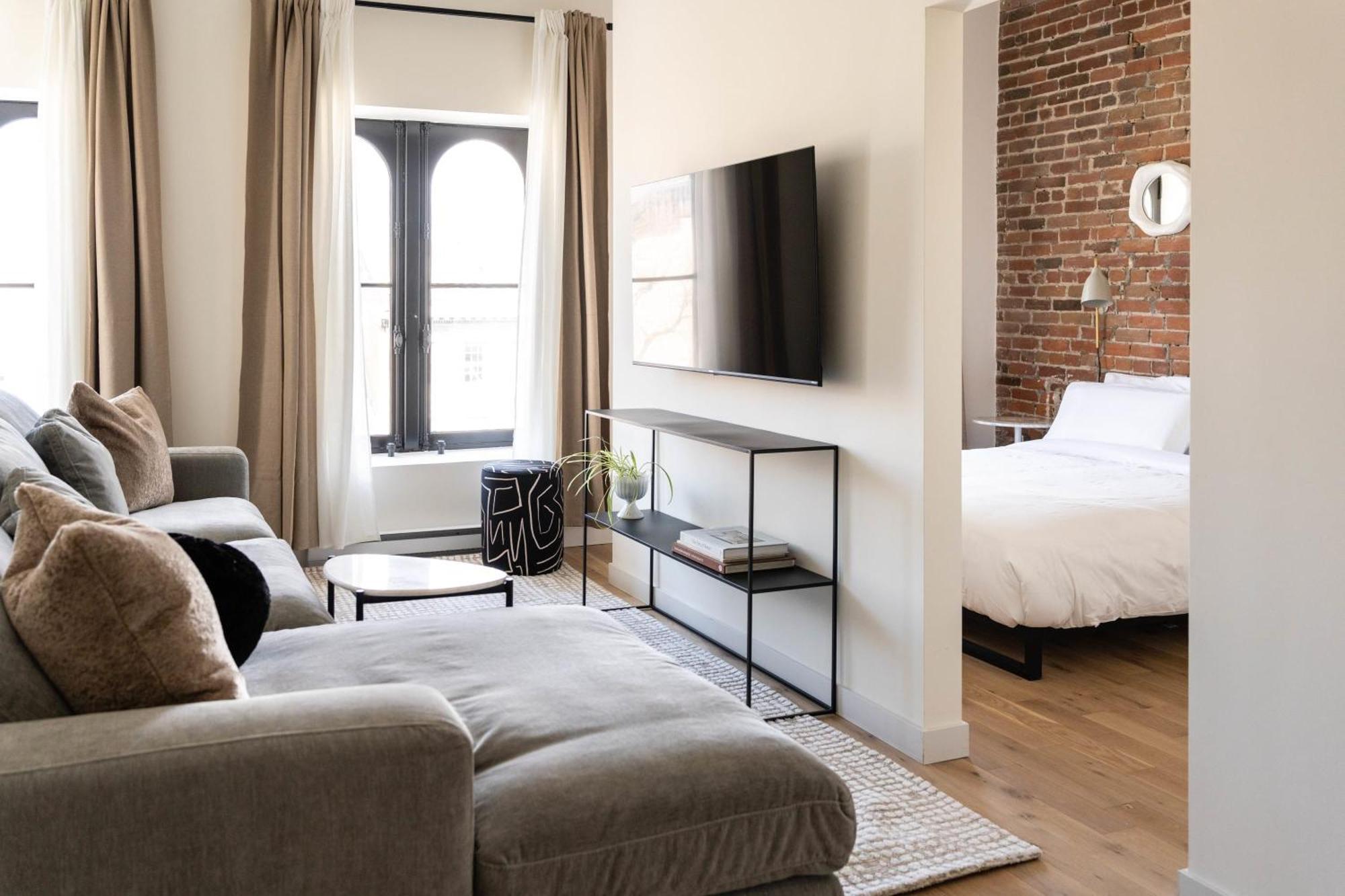 Maison Place Jacques-Cartier By Luxury In Transit Монреаль Экстерьер фото